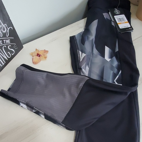 NWT Under Armour UA Mileage Heatgear Capris - Picture 7 of 7